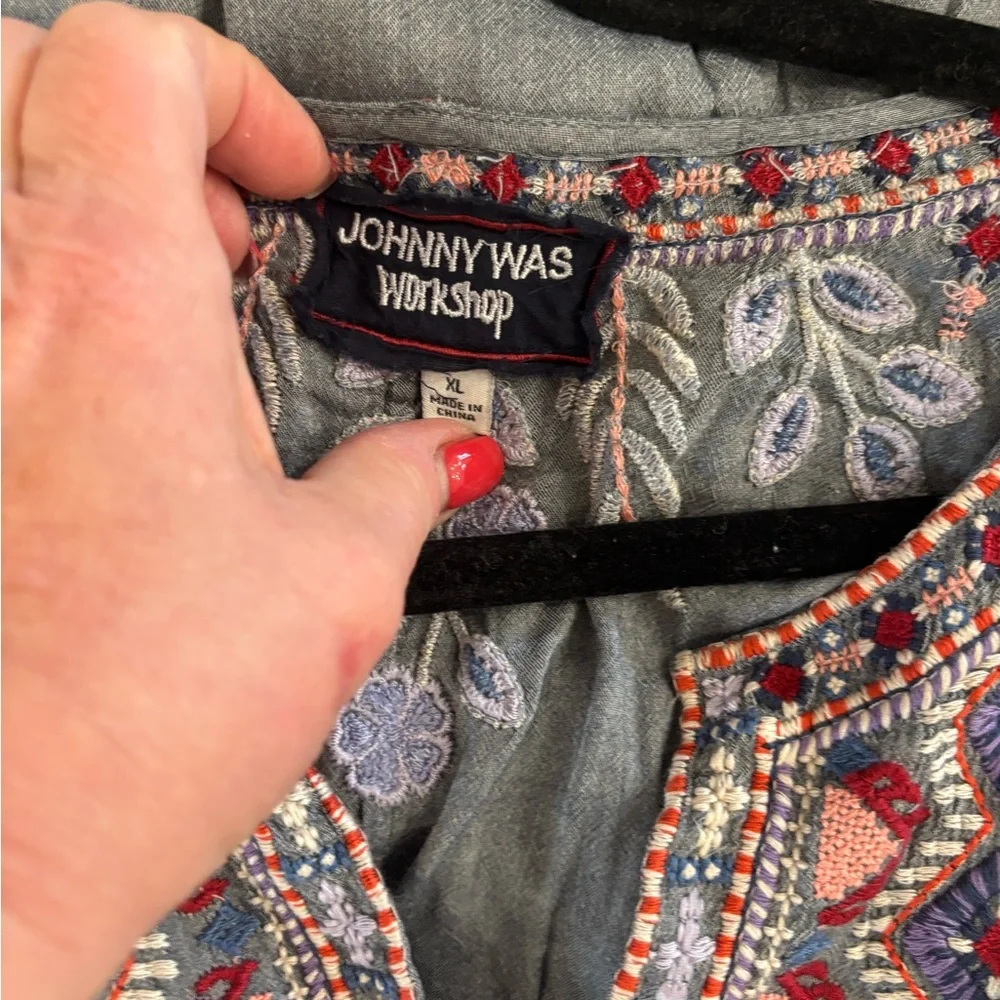 Johnny Was Gray Embroidered Top with Red and Purple Details Size XL - Picture 4 of 4